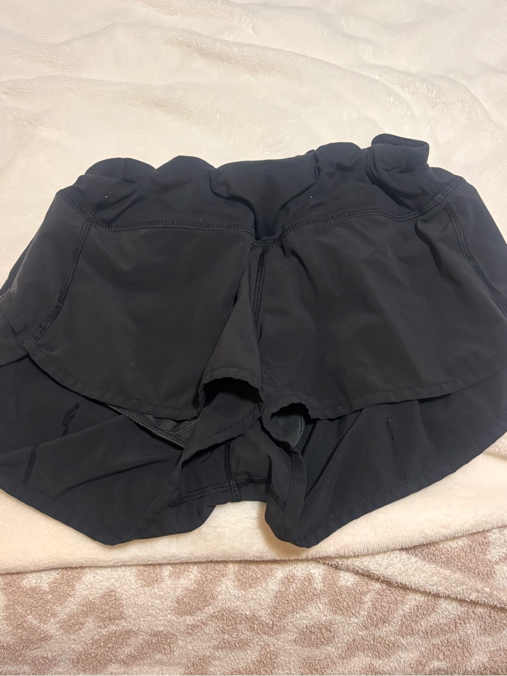 Black Women's LULULEMON size 6